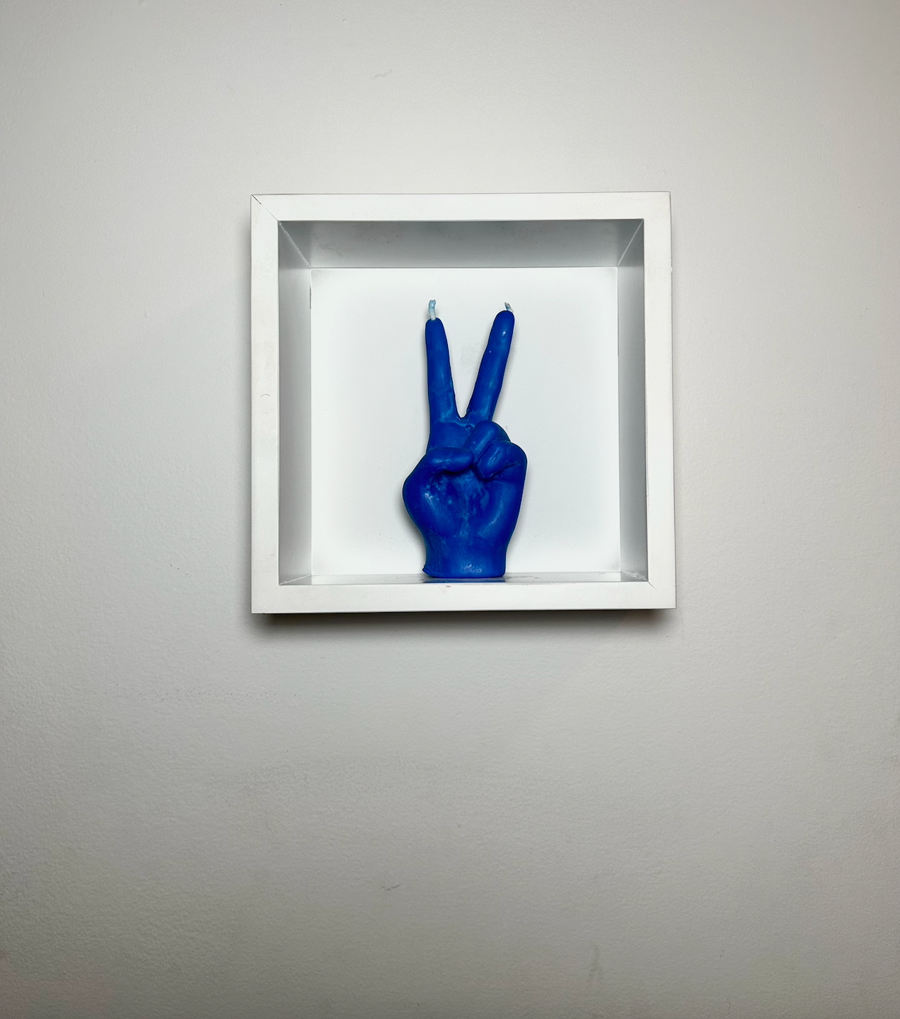 LITPALMS ICON ART HAND CANLDE "PEACE SIGN" (BLUE)